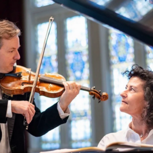 Bernard Zinc au violon et Carole Chicha au piano