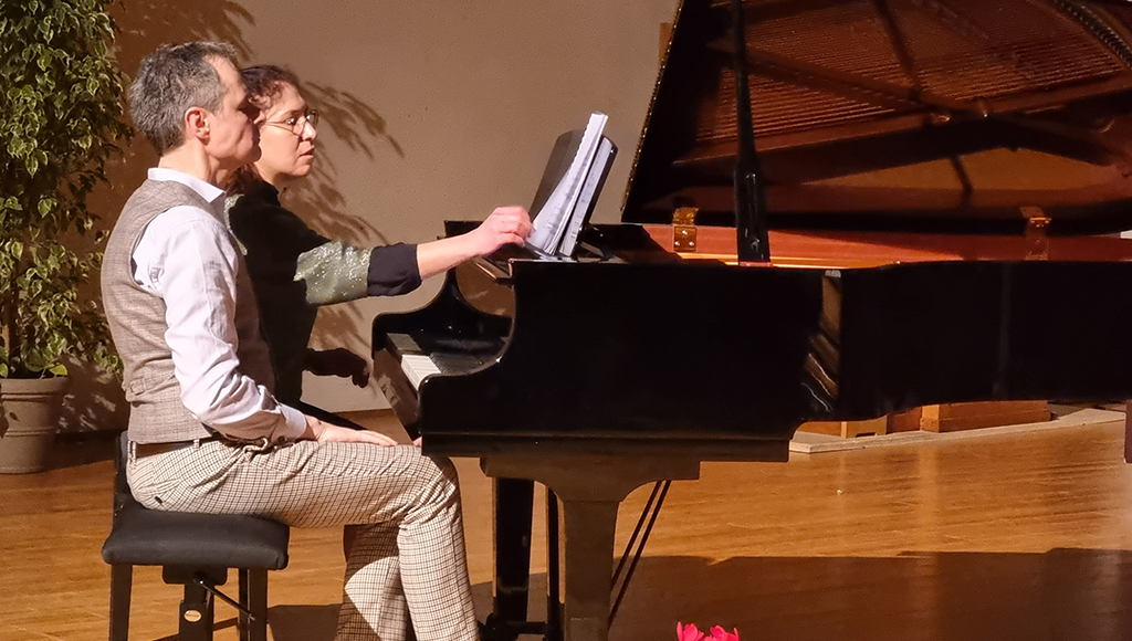 Photo de deux professeurs de piano du conservatoire